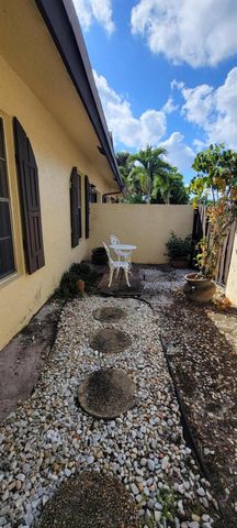 493 SW 28th Avenue, Delray Beach, FL 33445