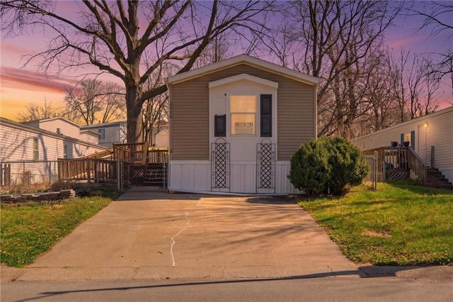 2015 Current Street, Liberty, MO 64068