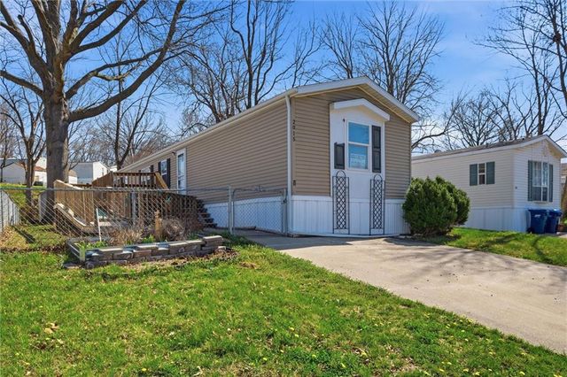 2015 Current Street, Liberty, MO 64068