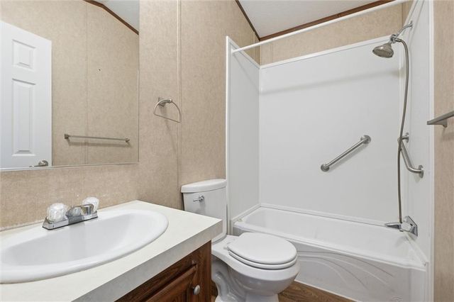 2015 Current Street, Liberty, MO 64068