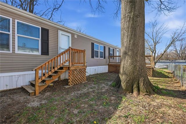 2015 Current Street, Liberty, MO 64068