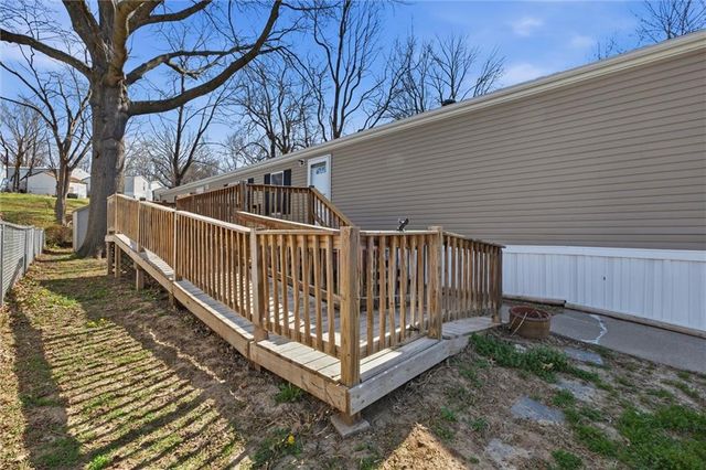 2015 Current Street, Liberty, MO 64068