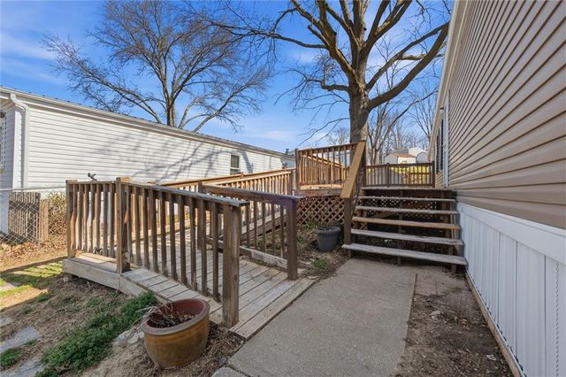 2015 Current Street, Liberty, MO 64068