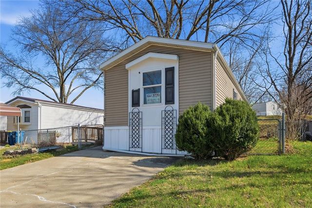 2015 Current Street, Liberty, MO 64068