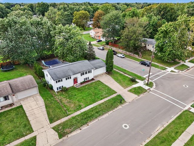 6710 Amberly Street, Portage, MI 49024
