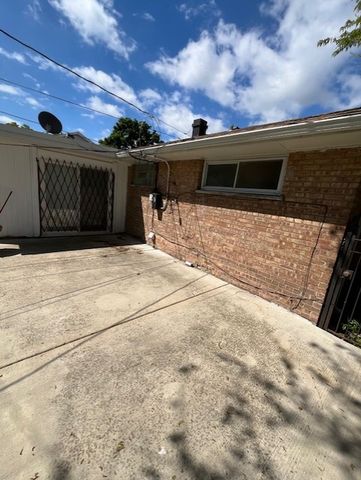 10845 S Emerald Avenue, Chicago, IL 60628