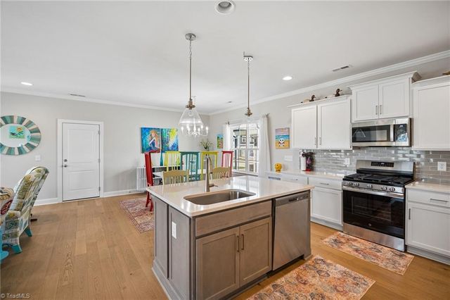 1631 Cross Village Avenue, Kernersville, NC 27284