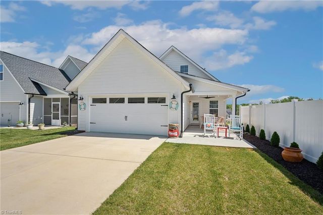 1631 Cross Village Avenue, Kernersville, NC 27284