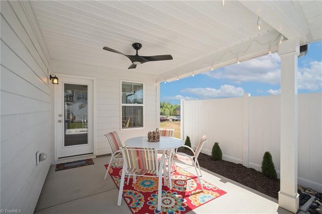 1631 Cross Village Avenue, Kernersville, NC 27284