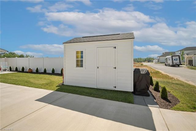 1631 Cross Village Avenue, Kernersville, NC 27284