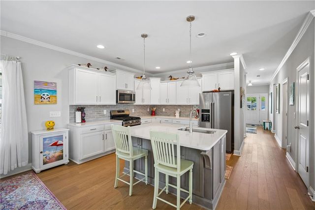1631 Cross Village Avenue, Kernersville, NC 27284