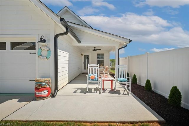 1631 Cross Village Avenue, Kernersville, NC 27284