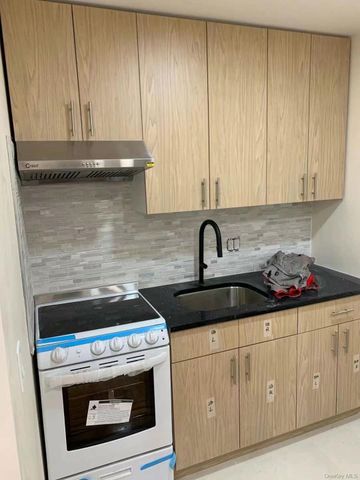 6635 Grand Avenue 2F, Maspeth, NY 11378