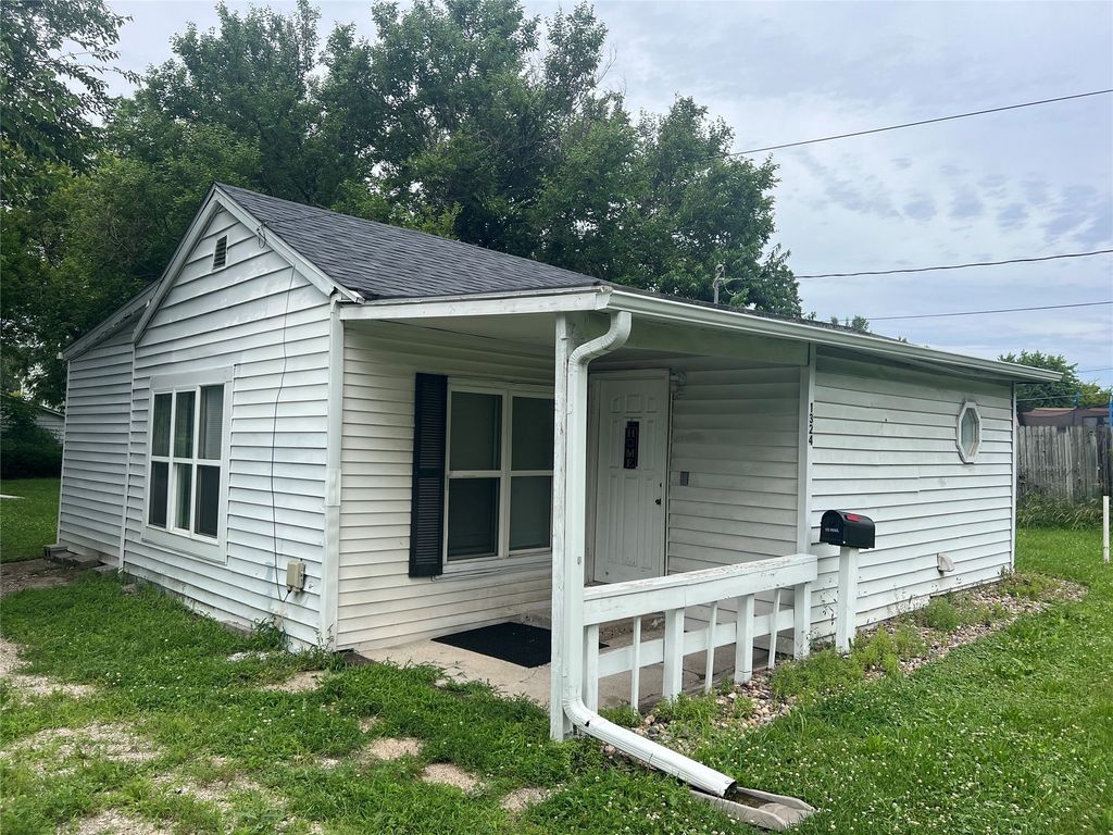 1324 E 27th Street, Des Moines, IA 50317