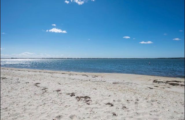 19 Marlin Road, East Quogue, NY 11942