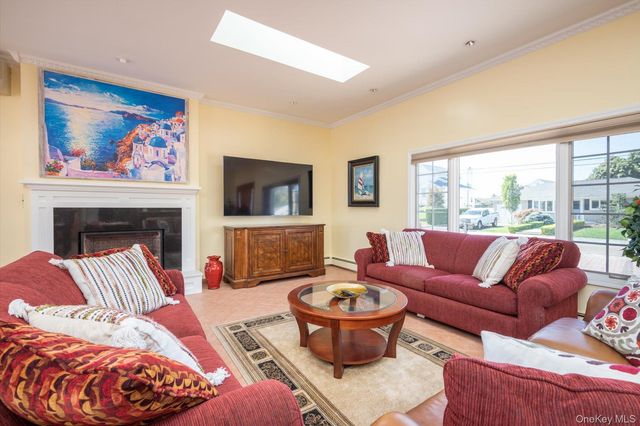 19 Marlin Road, East Quogue, NY 11942