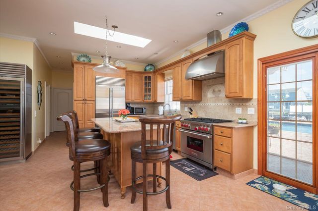 19 Marlin Road, East Quogue, NY 11942