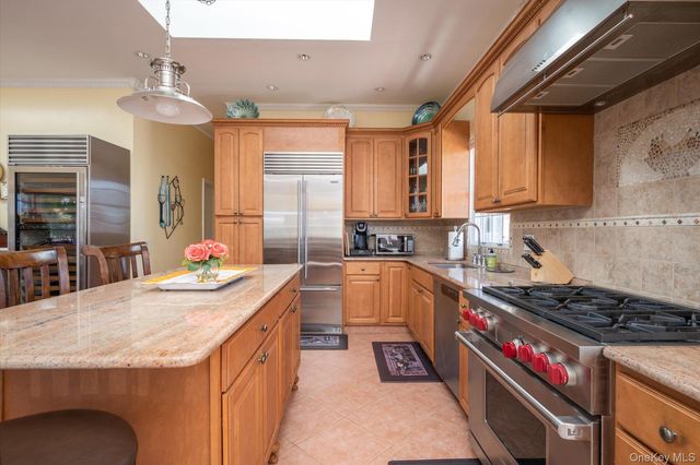 19 Marlin Road, East Quogue, NY 11942