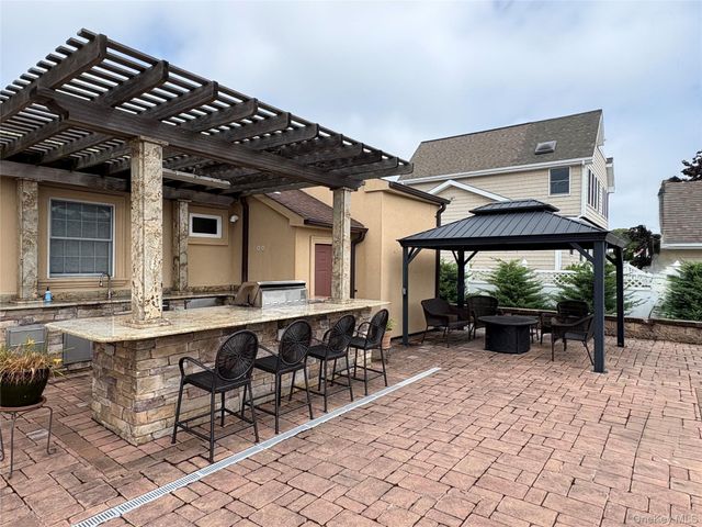 19 Marlin Road, East Quogue, NY 11942