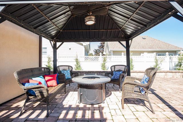 19 Marlin Road, East Quogue, NY 11942