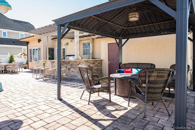 19 Marlin Road, East Quogue, NY 11942