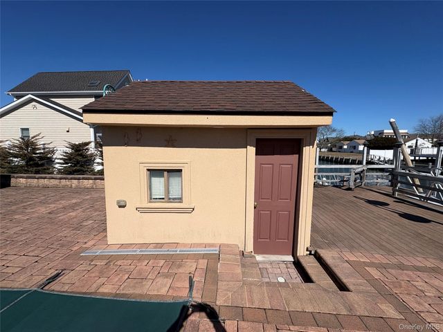 19 Marlin Road, East Quogue, NY 11942