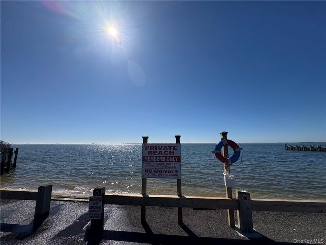 19 Marlin Road, East Quogue, NY 11942