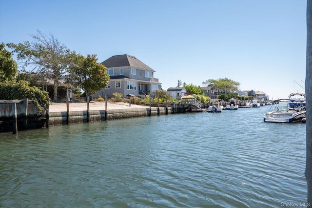 19 Marlin Road, East Quogue, NY 11942