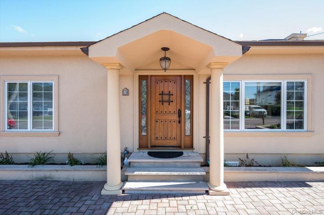 19 Marlin Road, East Quogue, NY 11942