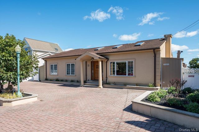 19 Marlin Road, East Quogue, NY 11942