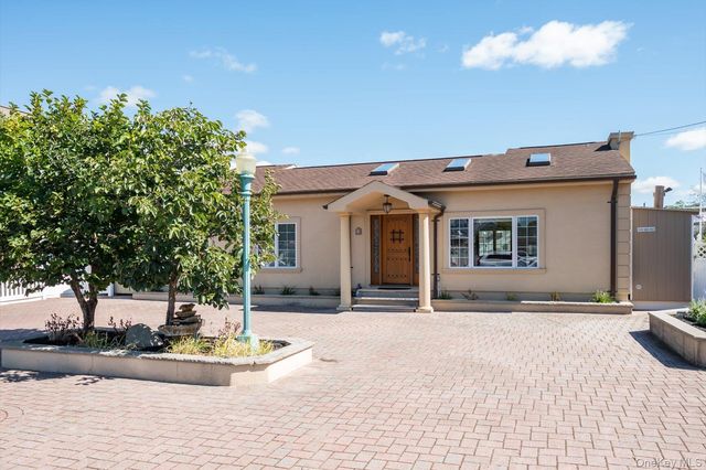 19 Marlin Road, East Quogue, NY 11942