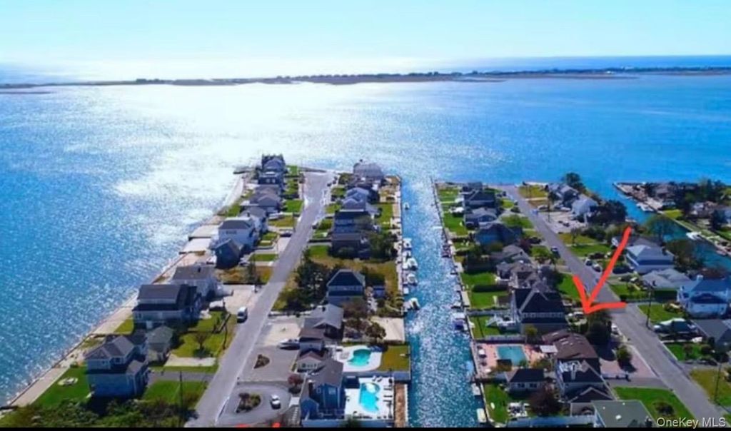 19 Marlin Road, East Quogue, NY 11942