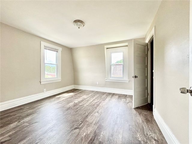 352 2nd St 3, Pitcairn, PA 15140