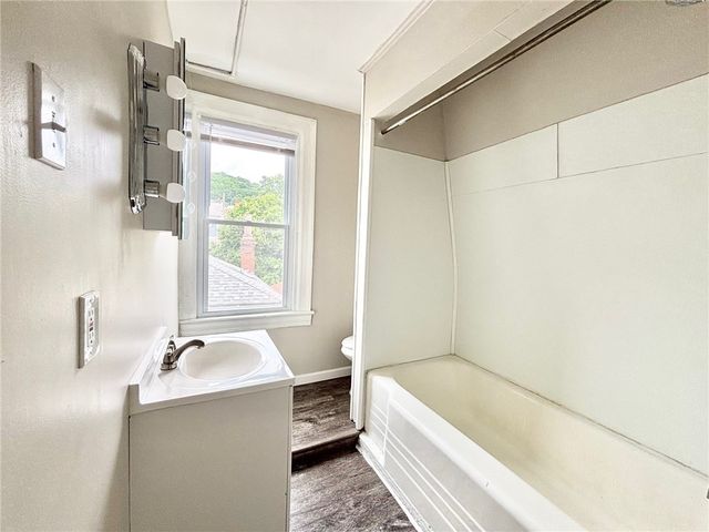 352 2nd St 3, Pitcairn, PA 15140