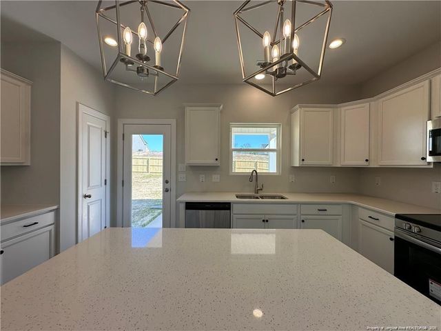 563 Southerland Peak Drive, Raeford, NC 28376