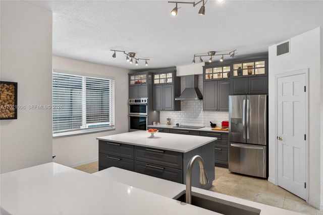 8204 SW 171st St, Palmetto Bay, FL 33157