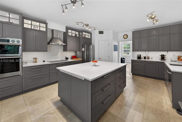 8204 SW 171st St, Palmetto Bay, FL 33157