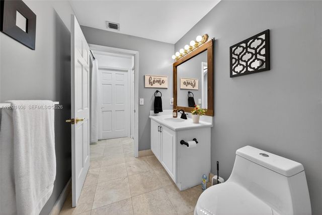 8204 SW 171st St, Palmetto Bay, FL 33157