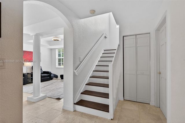 8204 SW 171st St, Palmetto Bay, FL 33157
