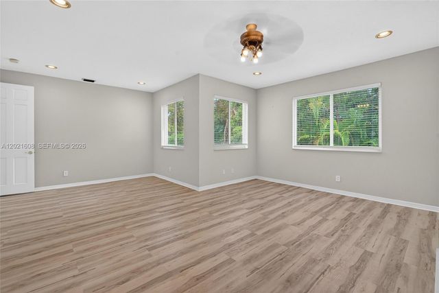 8204 SW 171st St, Palmetto Bay, FL 33157