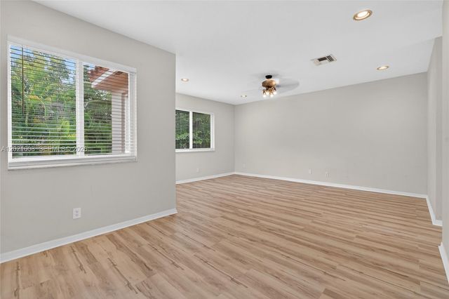 8204 SW 171st St, Palmetto Bay, FL 33157