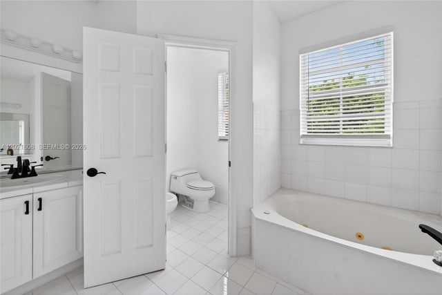 8204 SW 171st St, Palmetto Bay, FL 33157