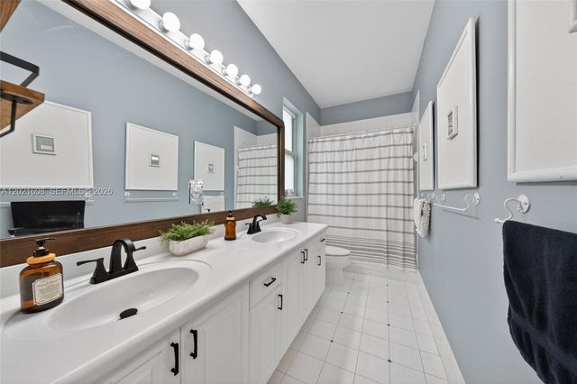 8204 SW 171st St, Palmetto Bay, FL 33157