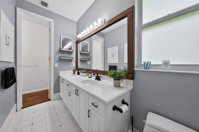 8204 SW 171st St, Palmetto Bay, FL 33157