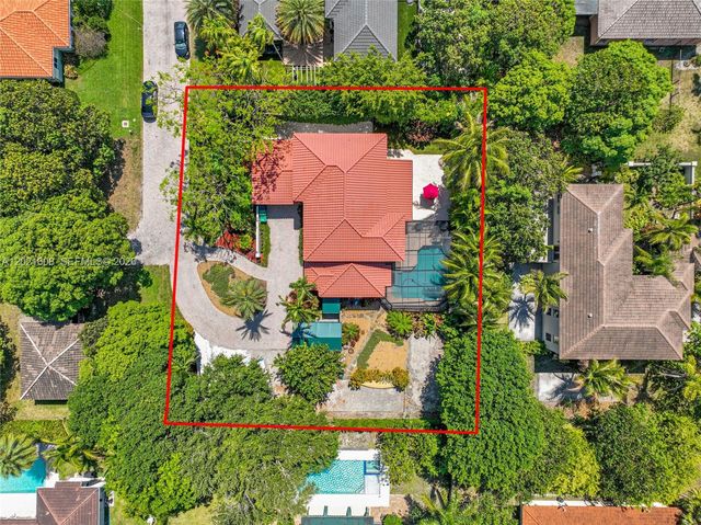 8204 SW 171st St, Palmetto Bay, FL 33157