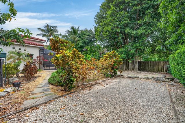 8204 SW 171st St, Palmetto Bay, FL 33157