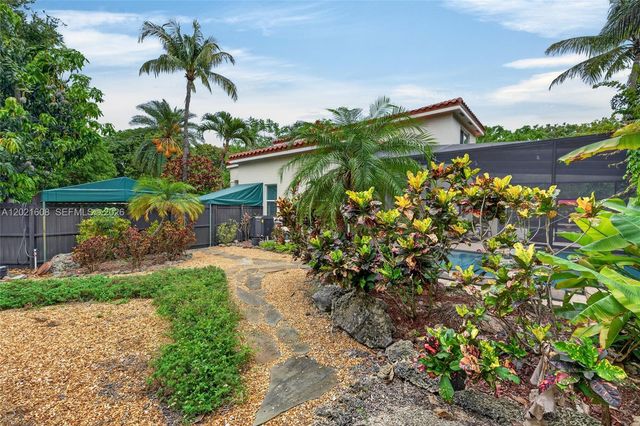 8204 SW 171st St, Palmetto Bay, FL 33157