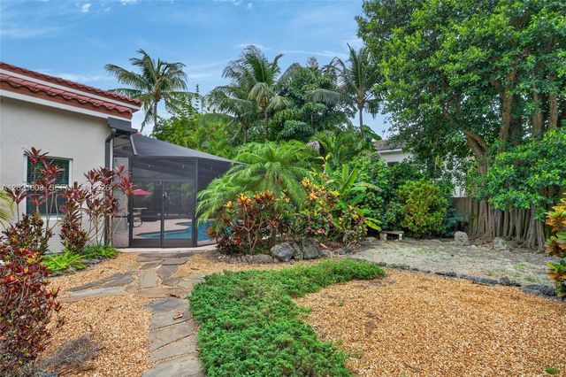 8204 SW 171st St, Palmetto Bay, FL 33157