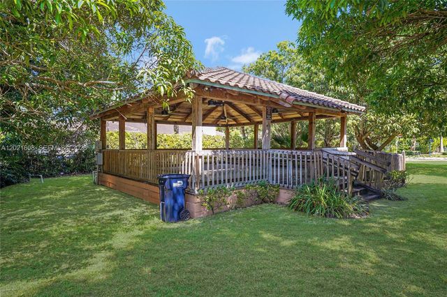 8204 SW 171st St, Palmetto Bay, FL 33157