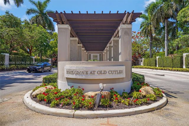 8204 SW 171st St, Palmetto Bay, FL 33157